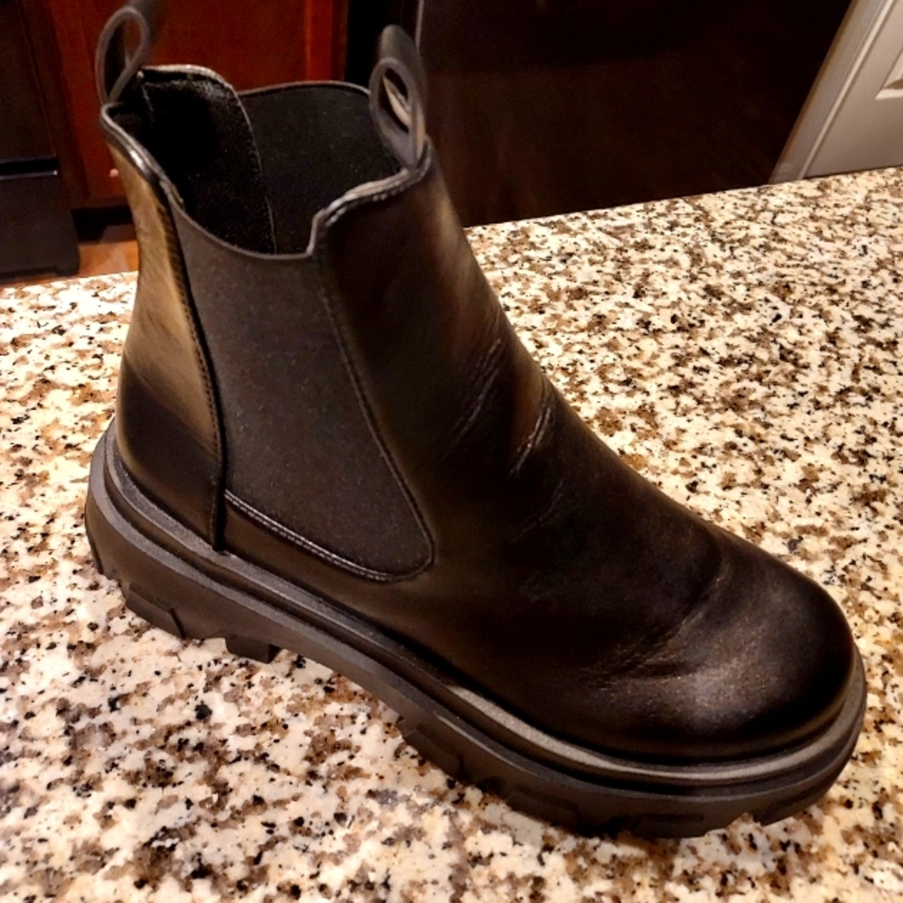Boots size 9.5